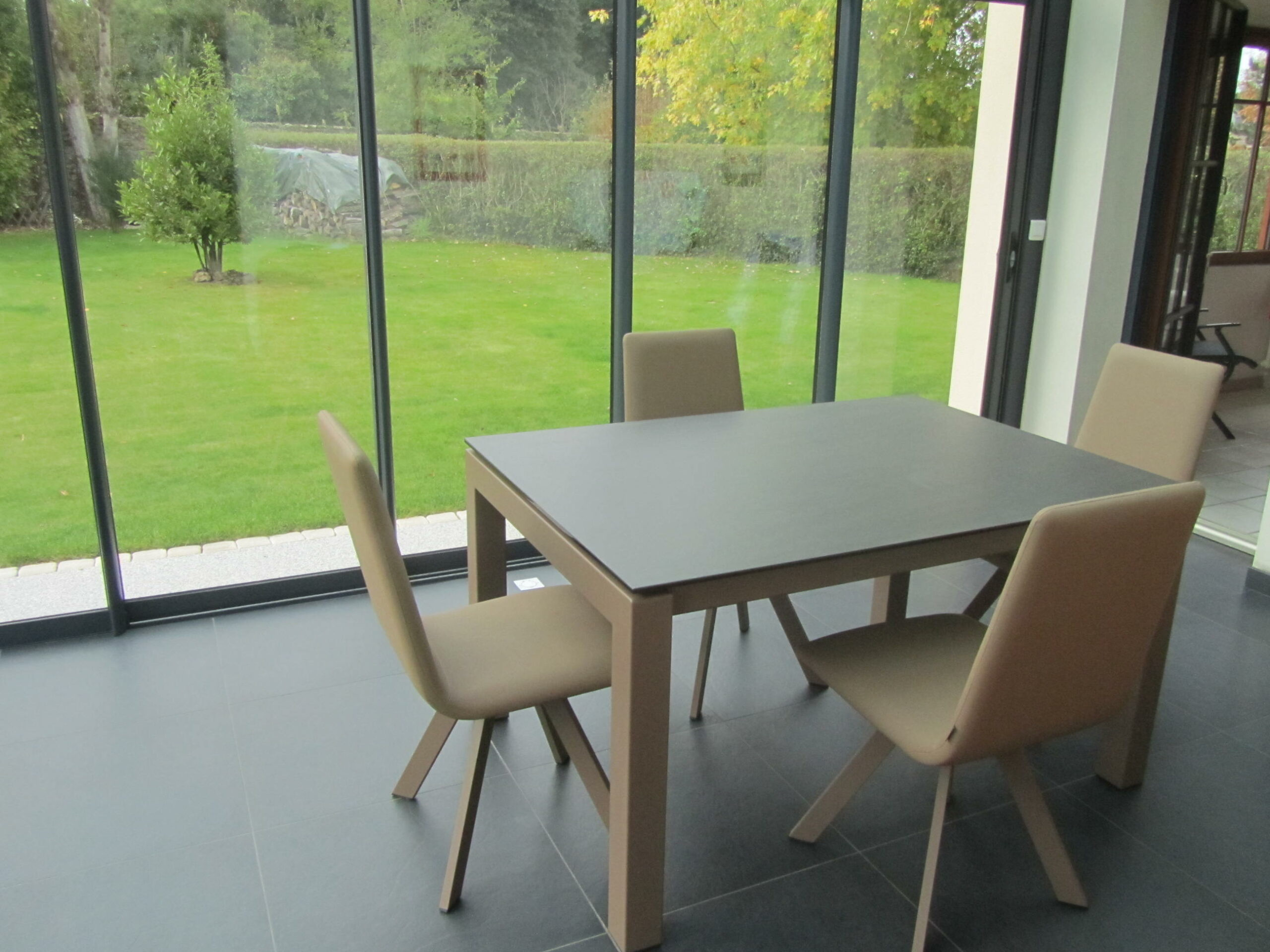 table ceramique extensible et chaises design veranda