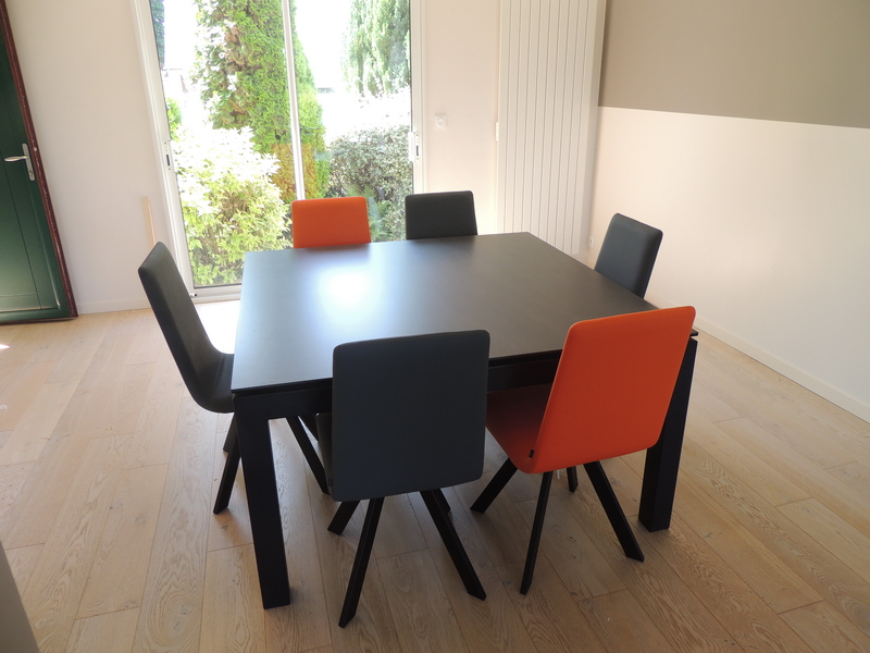 table carree extensible ceramique chaises oranges exodia